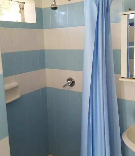 לינה וארוחת בוקר Lory